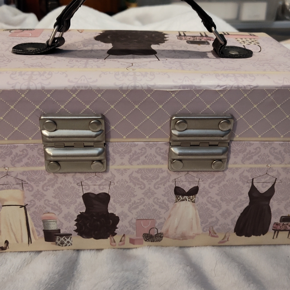 NEW! Storage Trunk - Picture 7 of 11